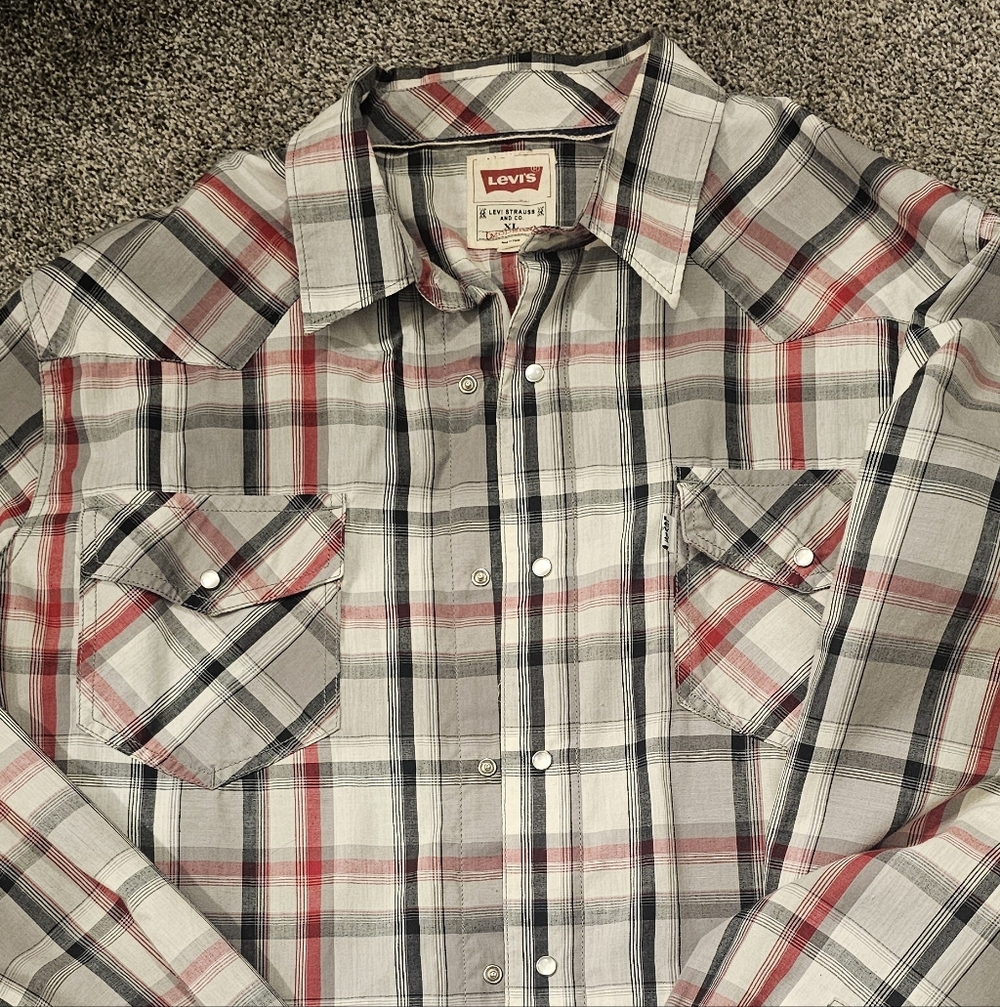 Levi's Men's Plaid Button-Down Shirt in Red and Gray